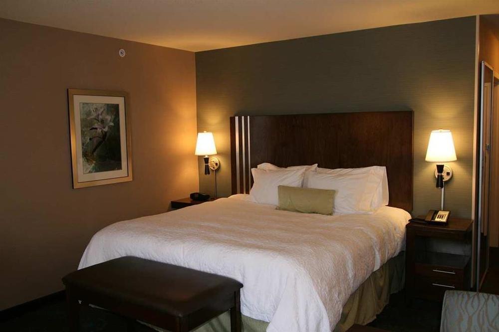 Hampton & Hotel