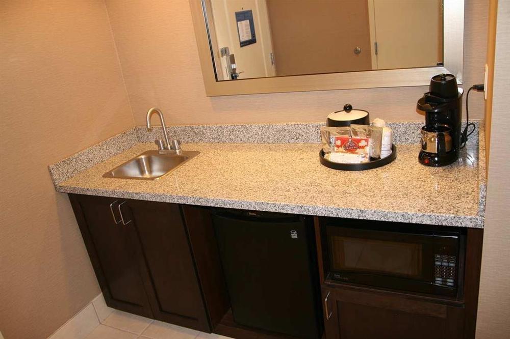 Hampton & Hotel 3*